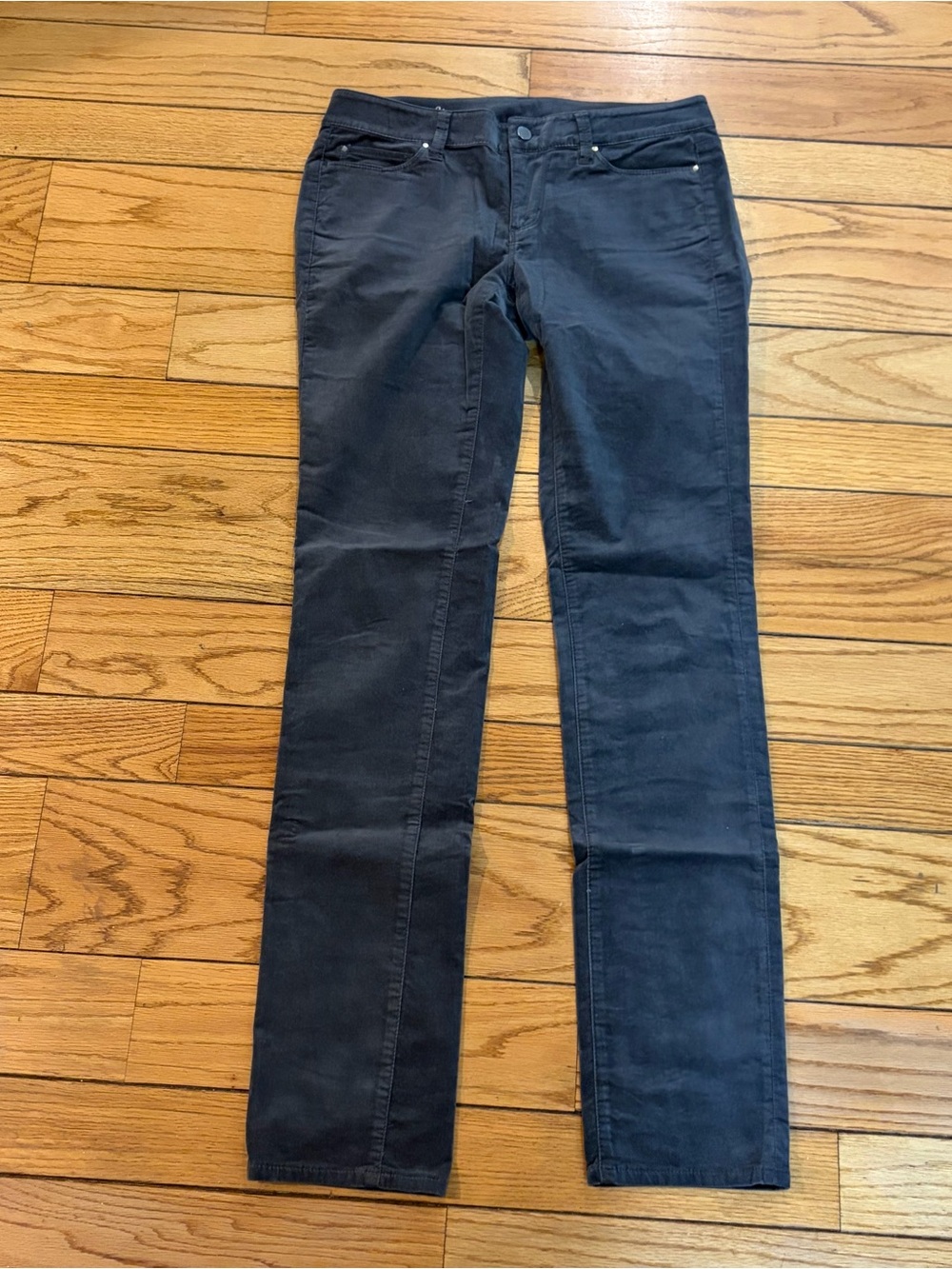 Ann Taylor 6 tall modern fit Women’s Slim Straight velvet gray jean